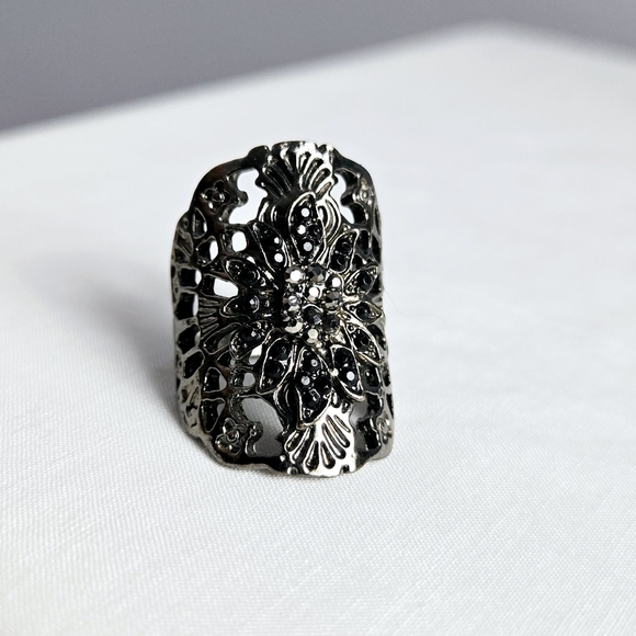 Intricate Dark Black Gray Floral Ring Size 7 - Picture 10 of 16
